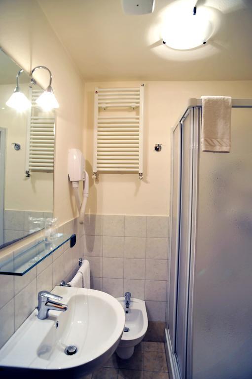 Albergo Croce D'Oro Dolce Екстер'єр фото