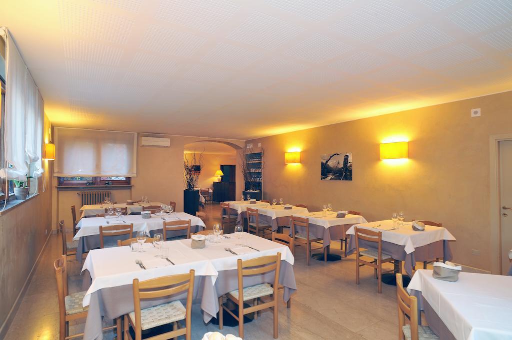 Albergo Croce D'Oro Dolce Екстер'єр фото